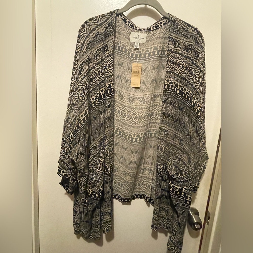 American Eagle Outfitters Black and Cream Patterned Top 26 1/2” length